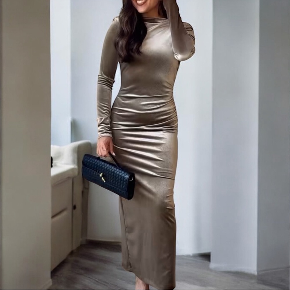 NWT ZARA DRAPED VELVET DRESS WITH SHOULDER PADS
SIZE XS
